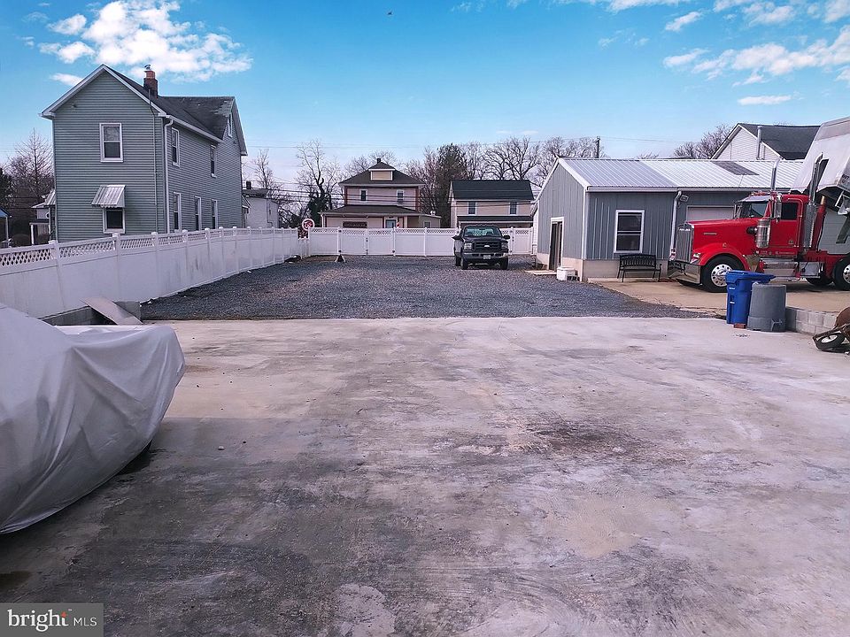 2nd image of 170 Winters Ln