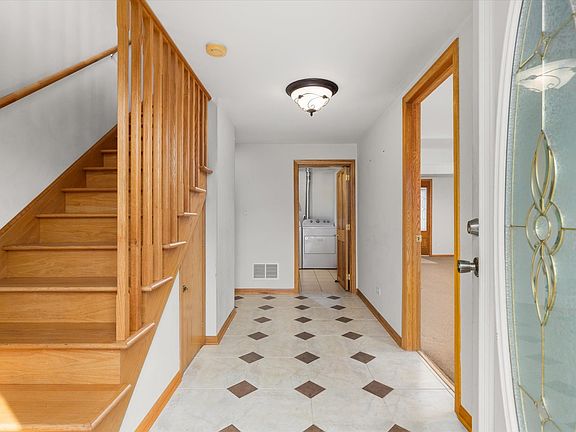 3rd image of 44 Crestwood Dr