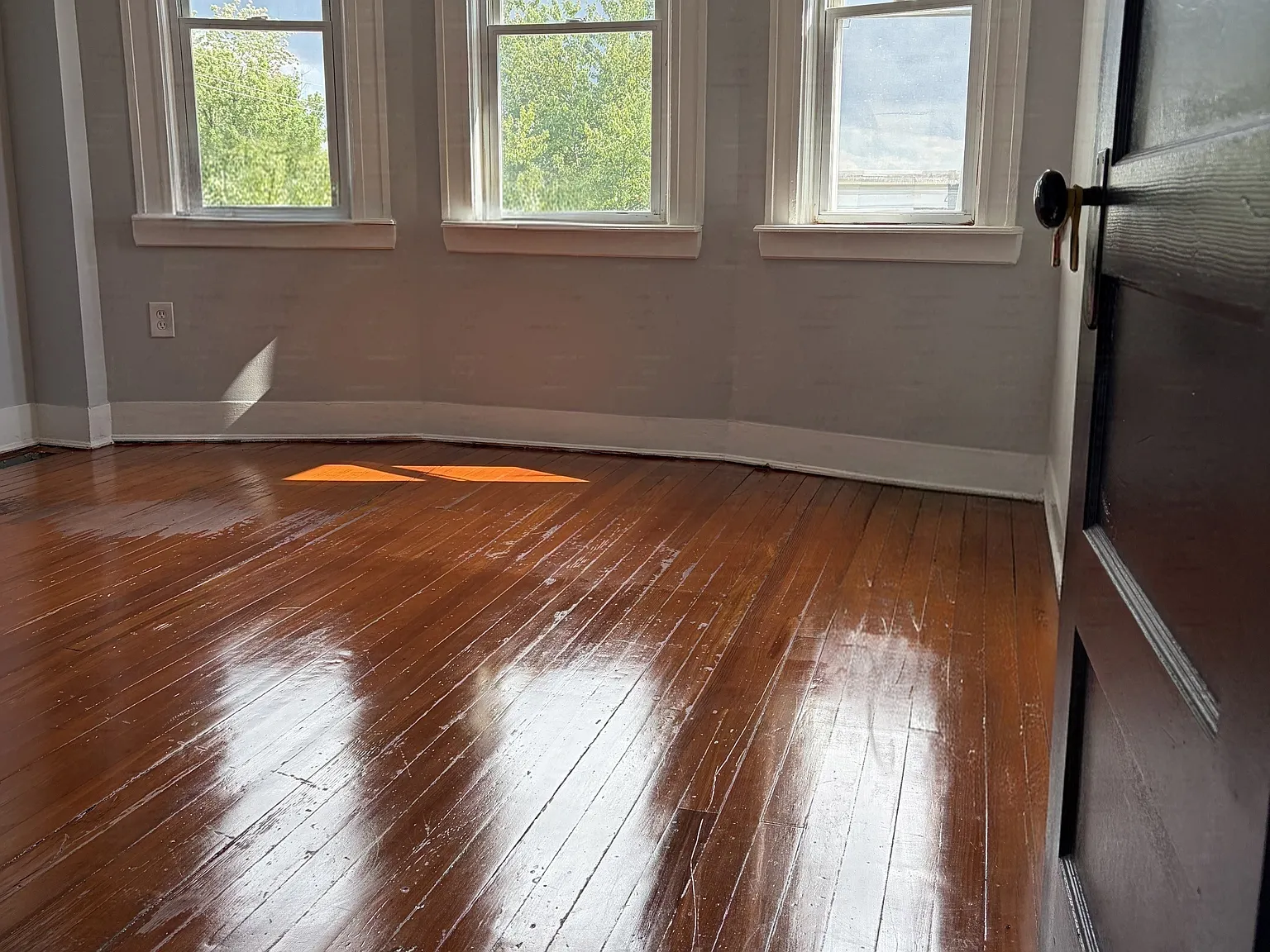 4 bed, 1.5 bath, 1900 sqft, $2,100 — Photo 3