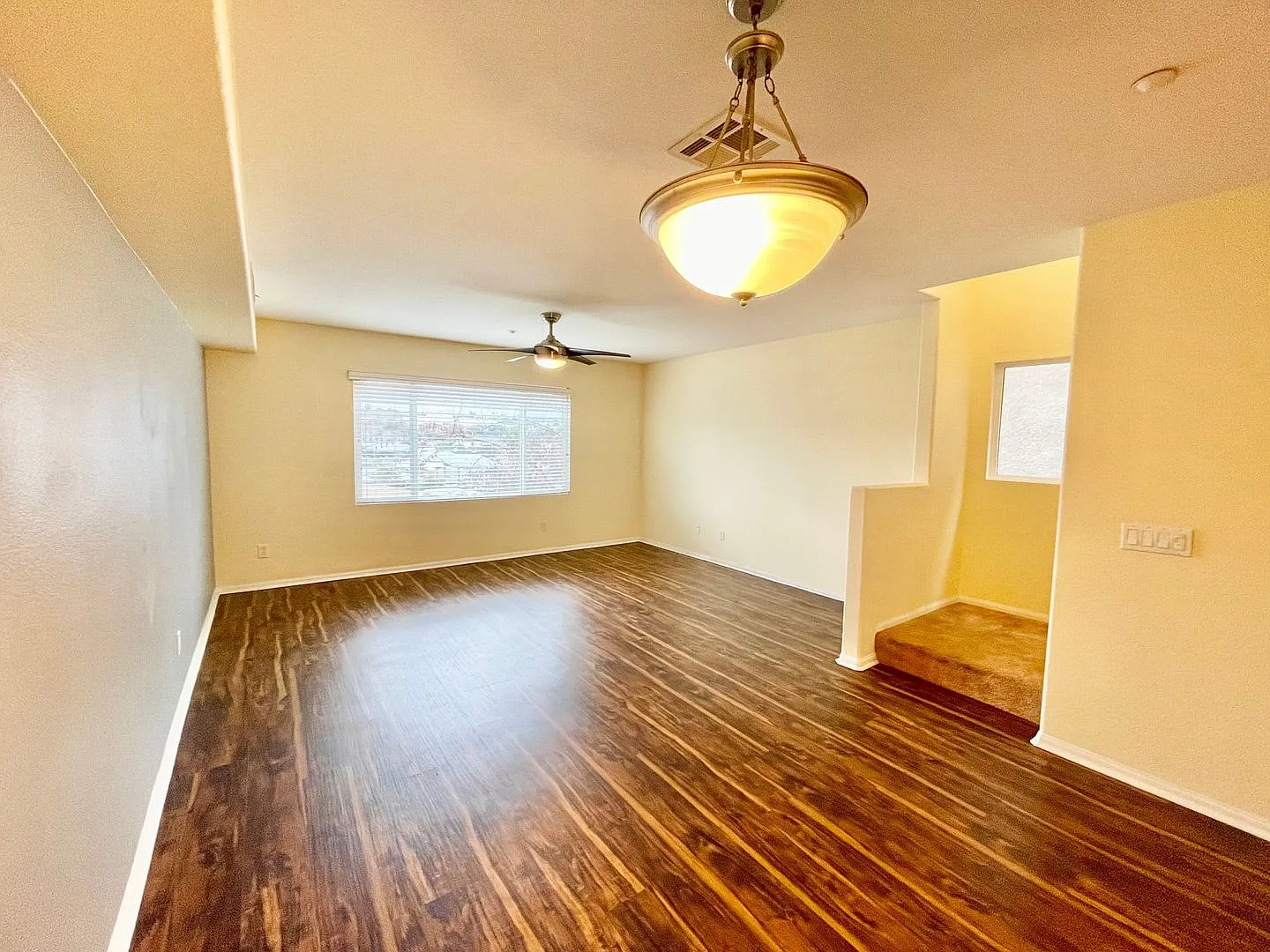 Spacious 3-Bedroom Home in Convenient Lincoln Park Location — Photo 3