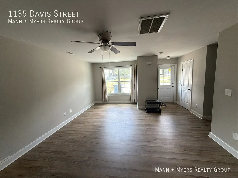 3 bed, 2.5 bath, 1265 sqft, $1,500 — Photo 3
