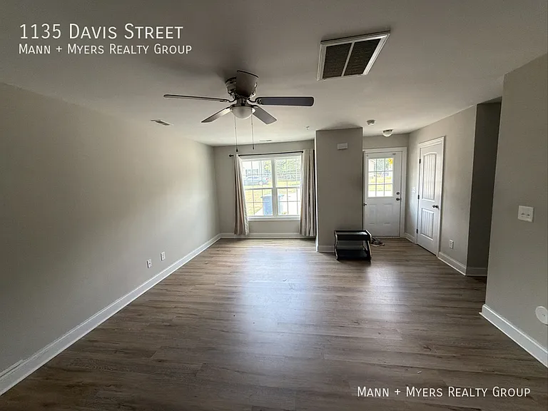 1135 Davis St — Photo 3