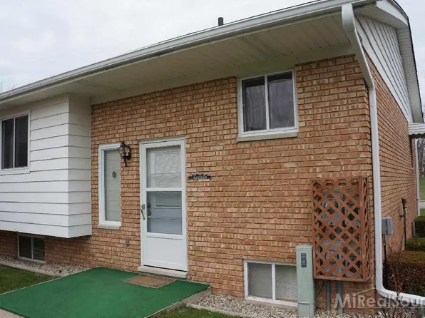 144 E 1st St, Imlay City, MI 48444