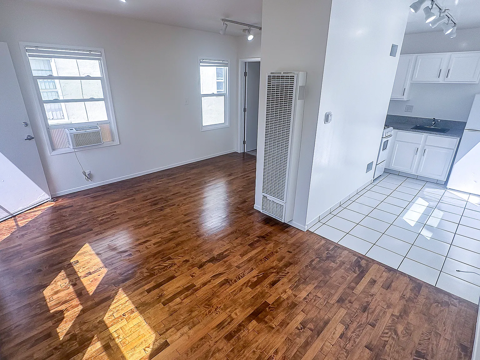Studio, 450 sqft, $2,100 — Photo 3