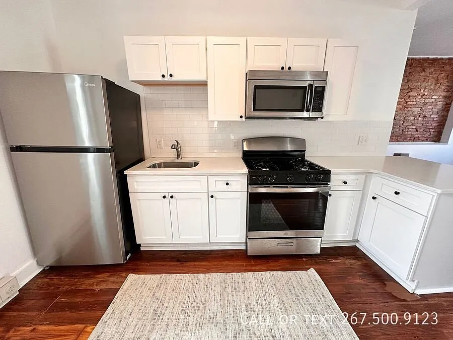 Spacious, updated 3BR unit in great location. Coming up for November 1st — Photo 3