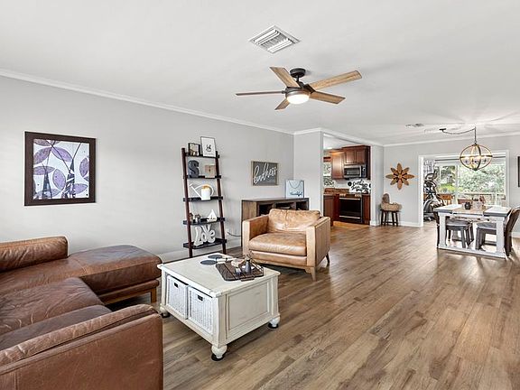 5th image of 805 WELLINGTON DRIVE
