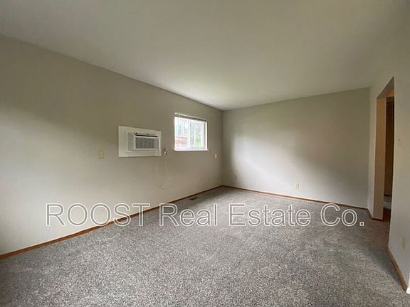 4th image of 906 W Lake Ave APT 3