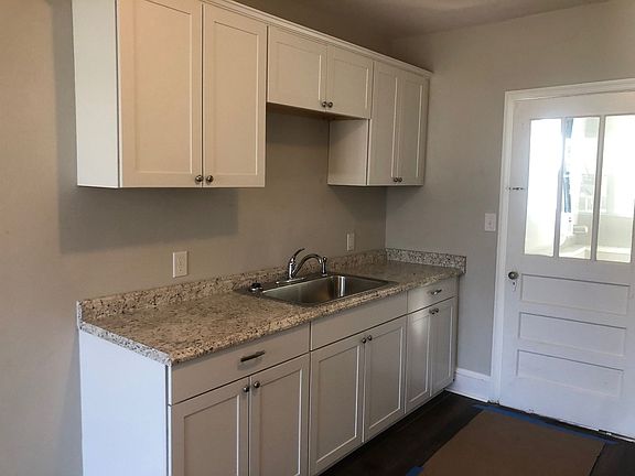 5th image of 937 Woodlawn Ave #0
