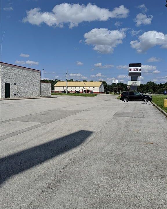 2nd image of 690 W Logan St