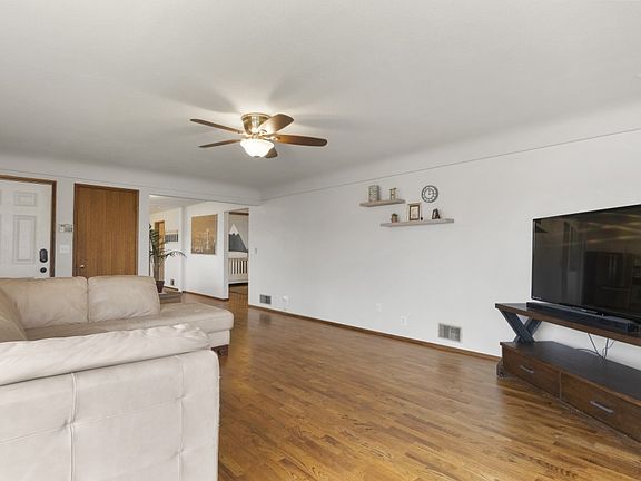 3rd image of 1512 F St SE