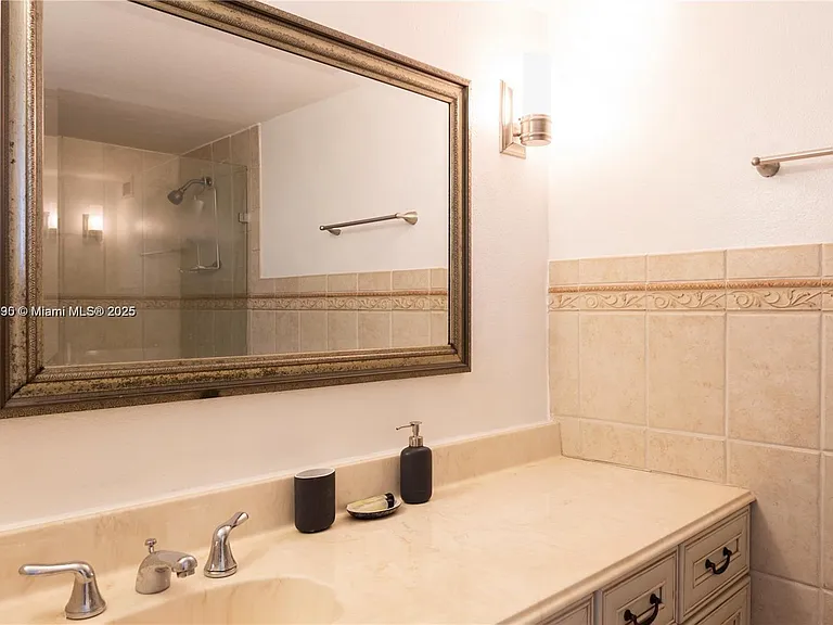 5555 Collins Ave #11U — Photo 17