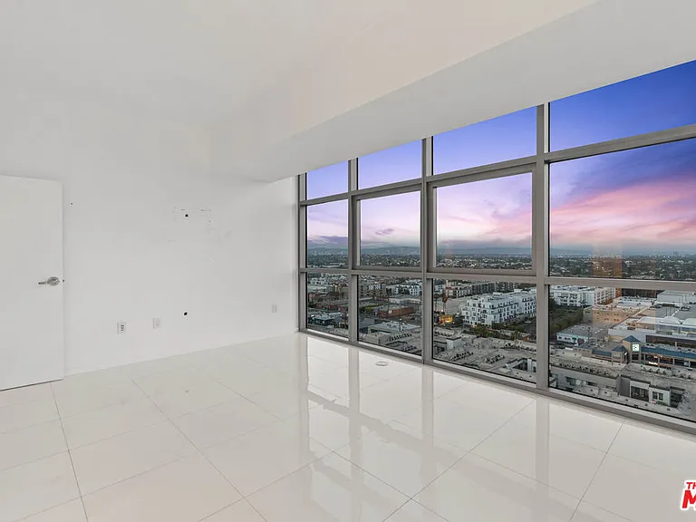 13700 Marina Pointe Dr #1915 — Photo 17