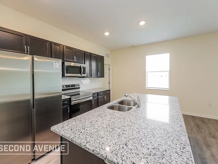 1411 NW 9th Ave — Photo 3