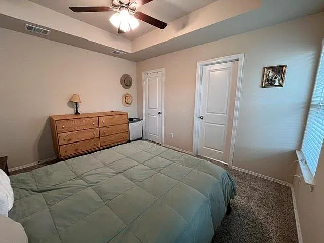 3 bed, 2.0 bath, 1027 sqft, $1,900 — Photo 4
