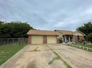 312 Ware Dr, Grand Prairie, TX 75051