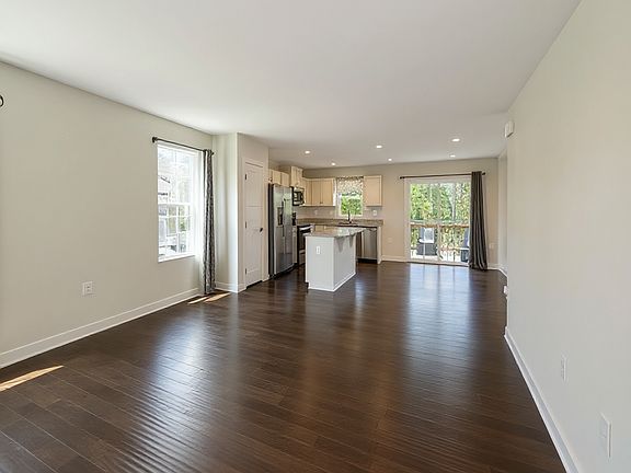 3rd image of 11360 Emerald Dr