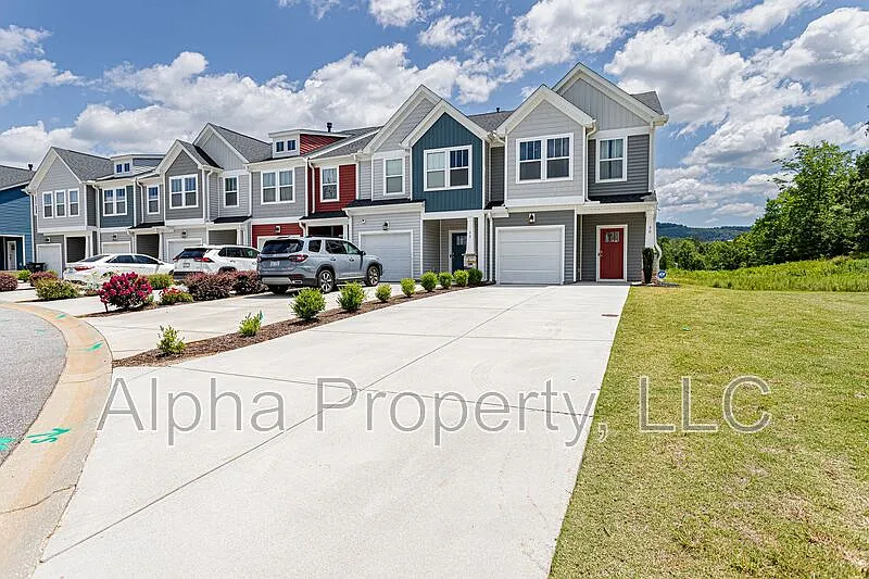 3 bed, 2.5 bath, 1587 sqft, $1,875 — Photo 2