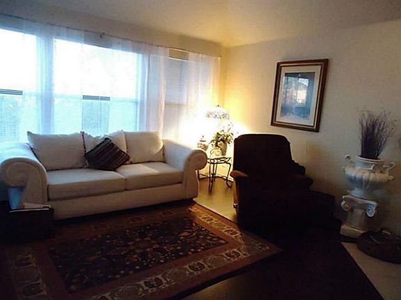 4th image of 1204 Mertis Dr