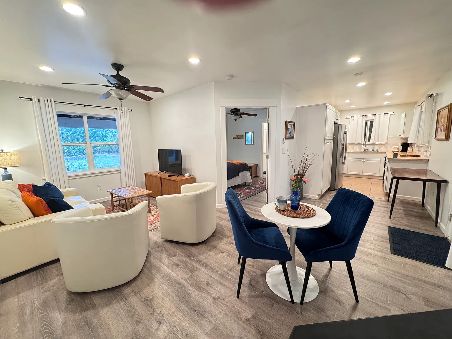 1 bed, 1000 sqft, $1,945 — Photo 3