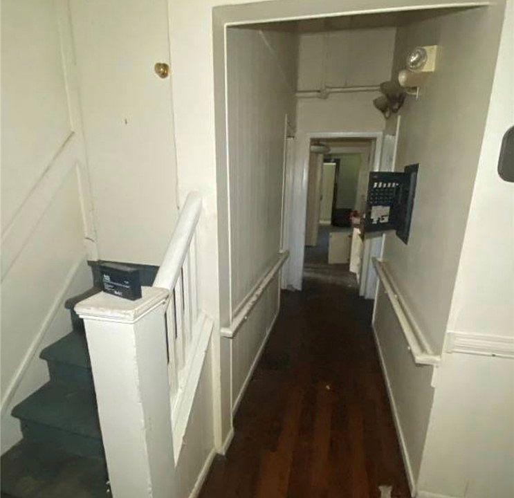 7th image of 301 Grove St