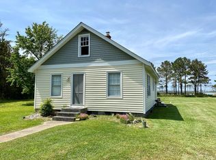 135 Oyster Creek Dr, White Stone, VA 22578