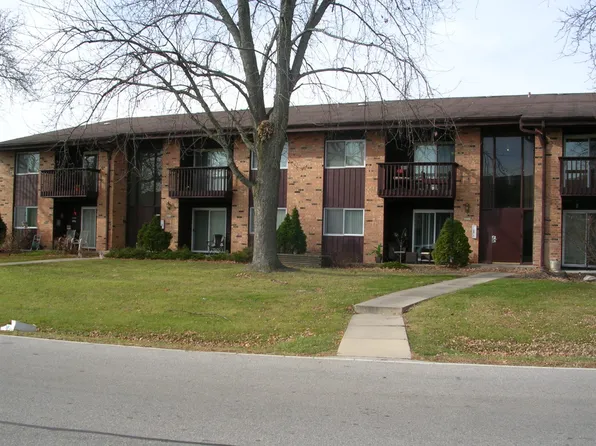 4025 S 65th St, Greenfield, WI 53220