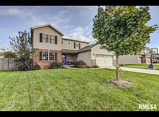 509 Garvey Ln, Chatham, IL 62629
