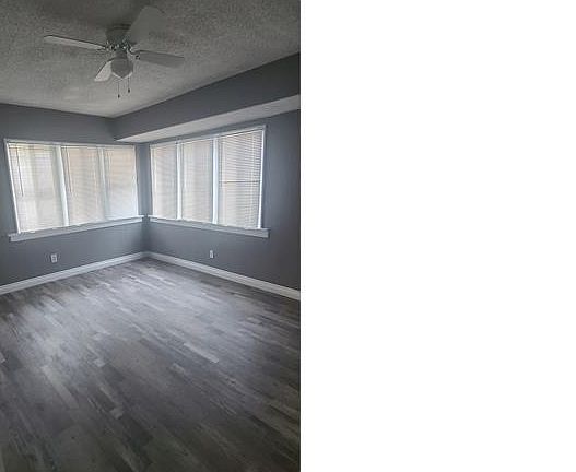 4th image of 464 W 41st Pl