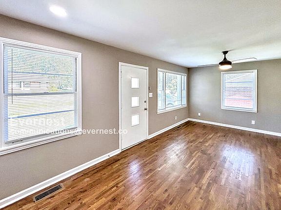 4th image of 1029 Edgewood Dr