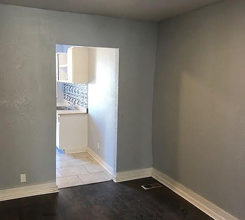 4th image of 517 SW 24th St APT 3