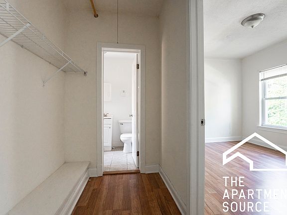 2nd image of 5417 N Kenmore Ave APT 401