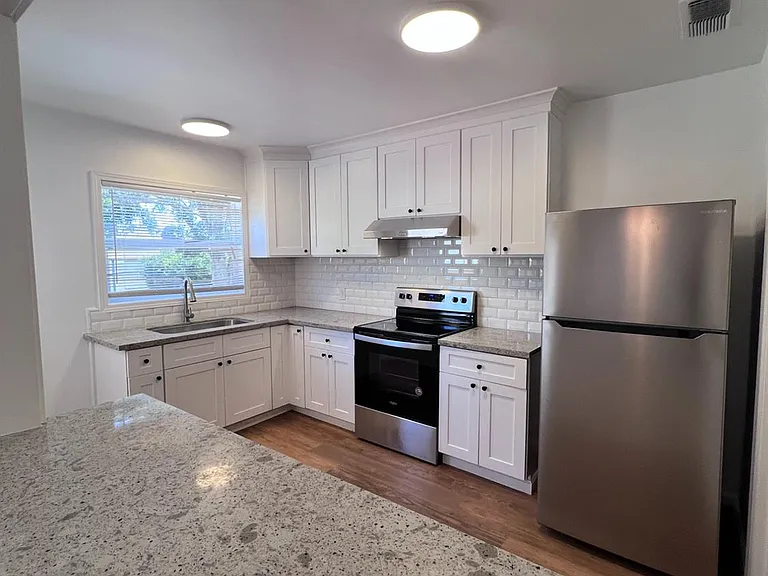 26 E Cortland Ave — Photo 12