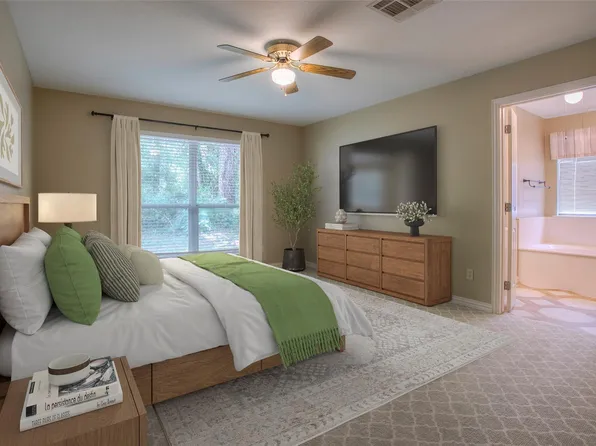 2115 Greentree Dr, Huntsville, TX 77340