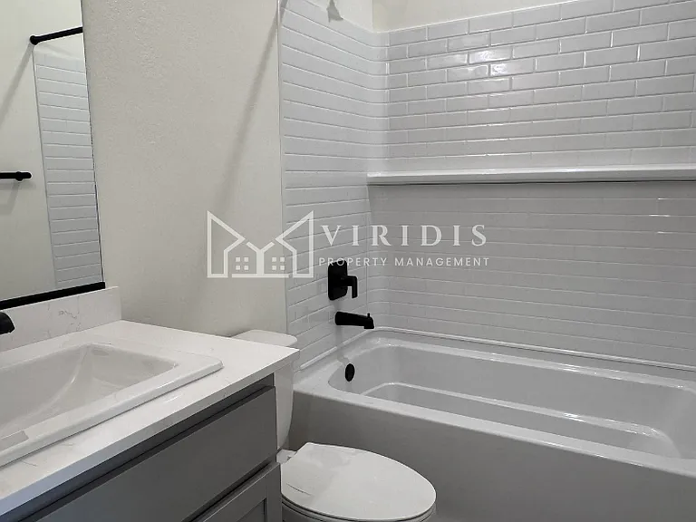 7408 Brenner Pass Way — Photo 10