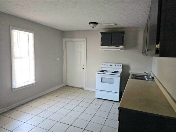 5th image of 422 Meriwether St APT 2