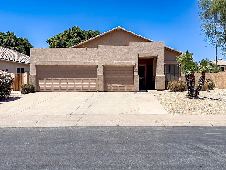 5946 W Sack Dr — Photo 3