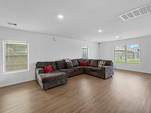 4th image of 7826 Switchgrass Creek Dr