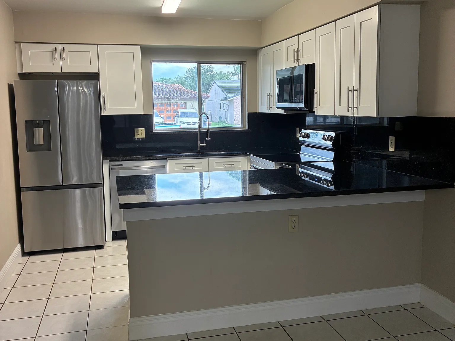 3 bed, 1873 sqft, $2,500 — Photo 3