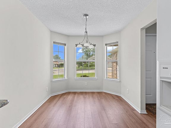 4th image of 3514 Silvertree Ln