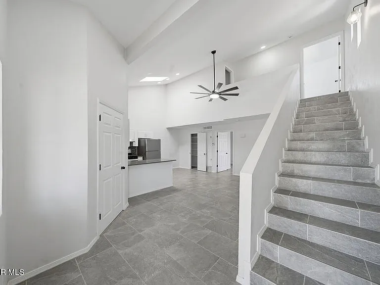 821 Los Lagos Way #B — Photo 3