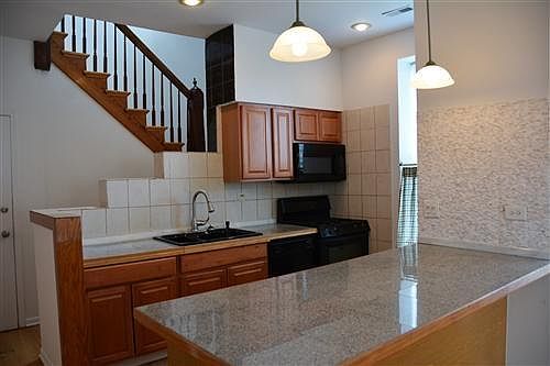1st image of 1368 W Evergreen Ave #4