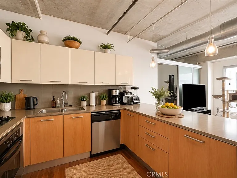 645 W 9th St #314 — Photo 4