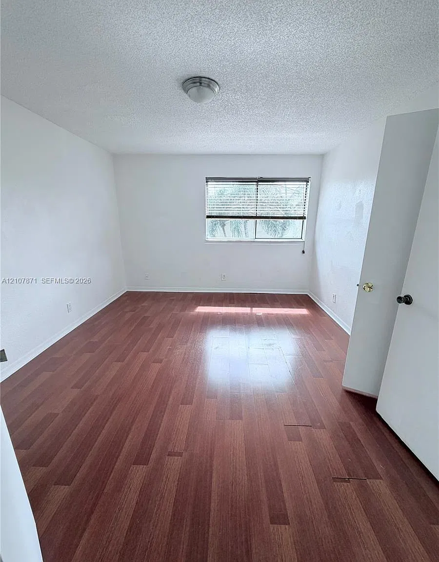 Coral Key Condo — Photo 2