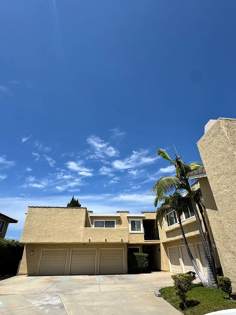 2 Bed, 2 Bath Upstairs Apartment - 17762 Paseo Circle #D — Photo 1
