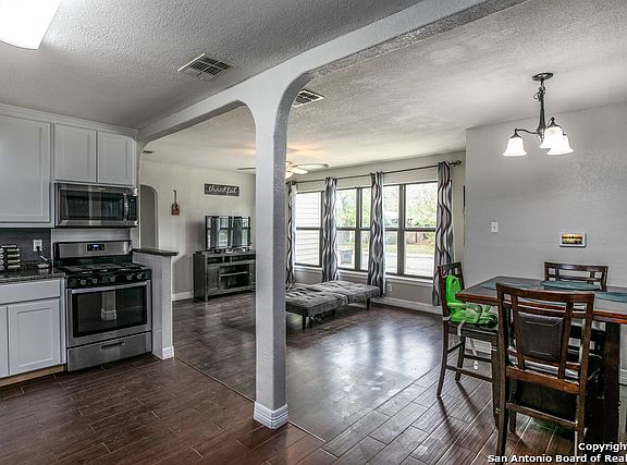 5th image of 1407 El Monte Blvd