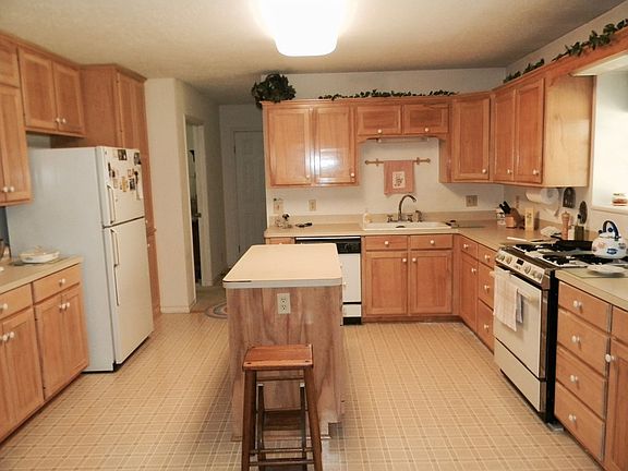 3rd image of 503 County Road 469