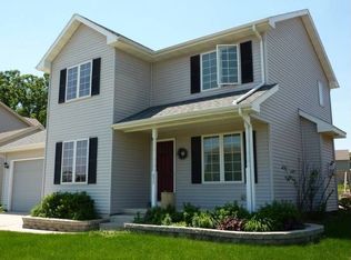 635 Meadow Trce, Deerfield, WI 53531