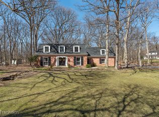 4N560 Crane Ln, St Charles, IL 60175