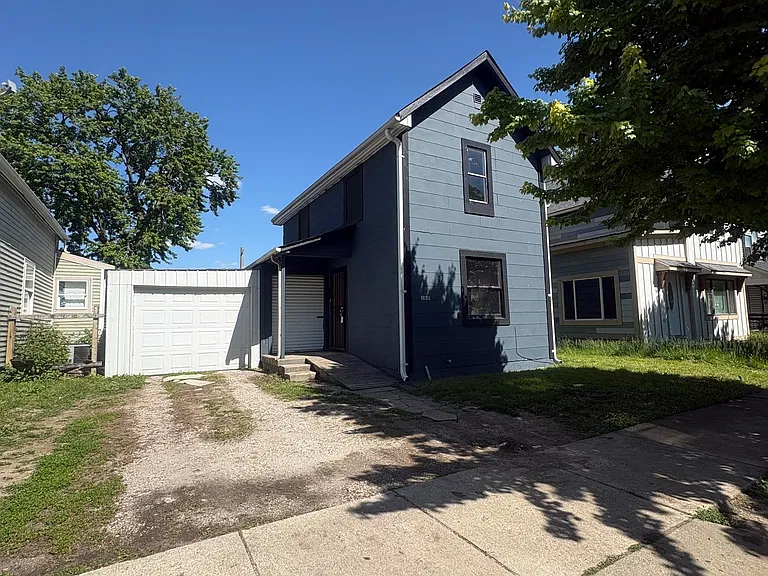 2221 Station St — Photo 2