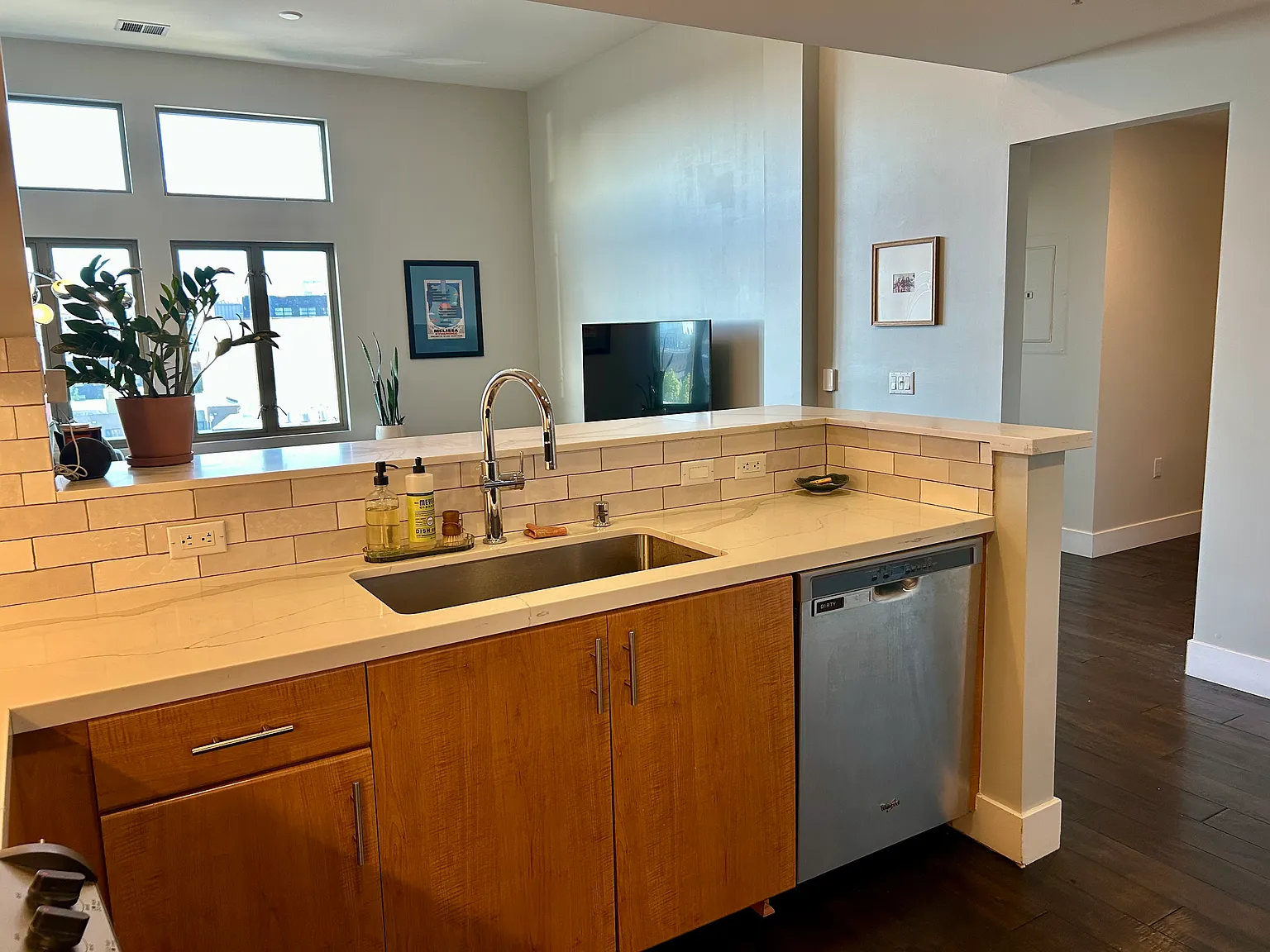 438 W Grand Ave — Photo 4